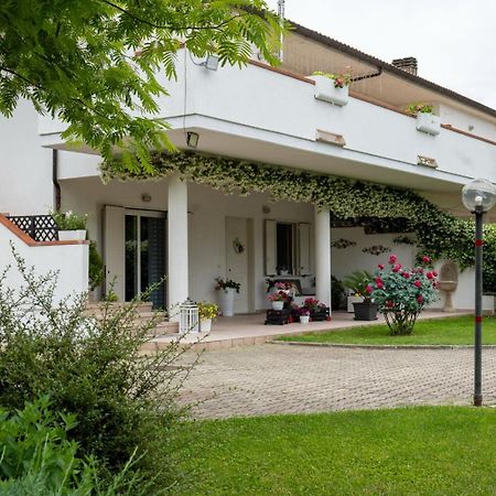Parco Delle Rose Vila Sulmona Exterior foto