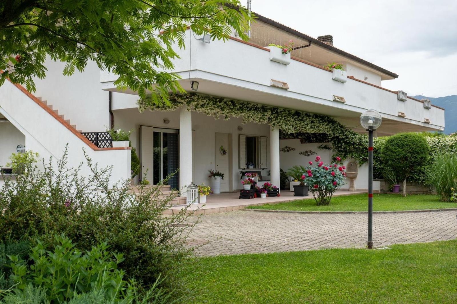 Parco Delle Rose Vila Sulmona Exterior foto